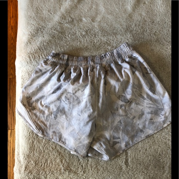 Lululemon Hottie Hot Shorts ll •Long• - Picture 4 of 11